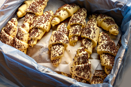 Круассан французский с шоколадной начинкой 90г.,упаковка 36шт (227138)