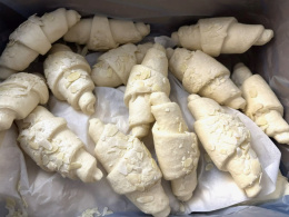 Круассан французский с миндальной начинкой 90г , упаковка 36шт (227295)