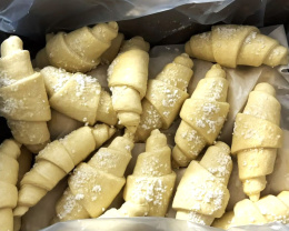 Круассан французский с вишнёвой начинкой 90г , упаковка 36шт (227905)