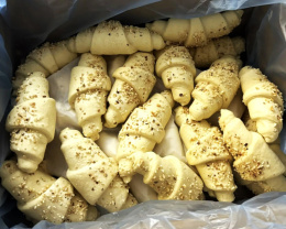 Круассан французский с фисташковой начинкой 90г , упаковка 36шт (227963)