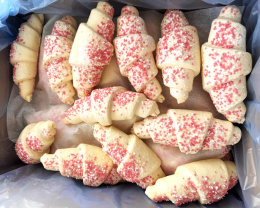 Круассан французский с малиной и сливочной начинкой 90г , упаковка 36шт (227408)