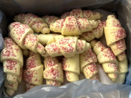 Круассан французский с малиной и сливочной начинкой 90г , упаковка 36шт (227408)